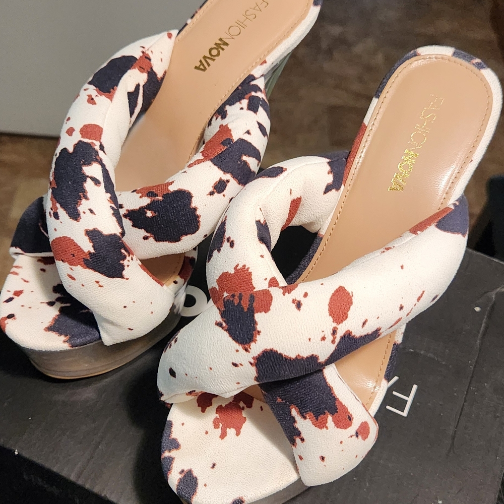 Fashion Nova Women's Heels 7.5